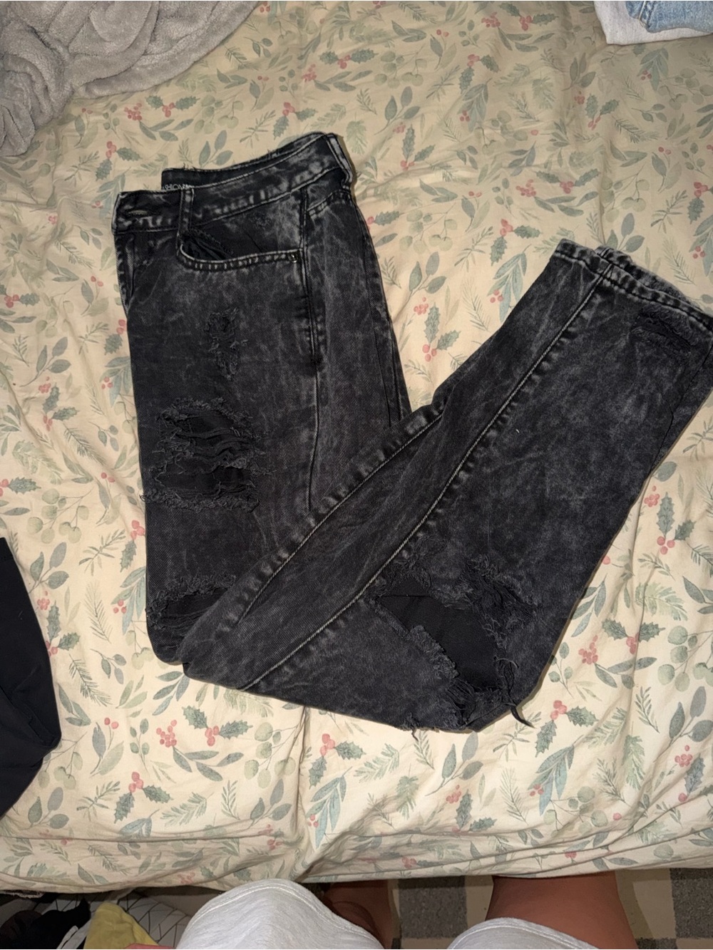 Black boyfriend distressed jeans